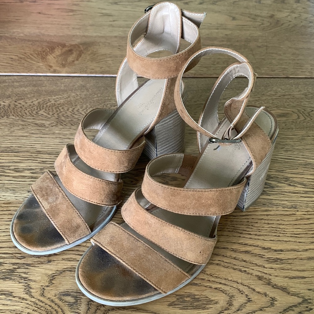 Universal Thread chunky heel size 8